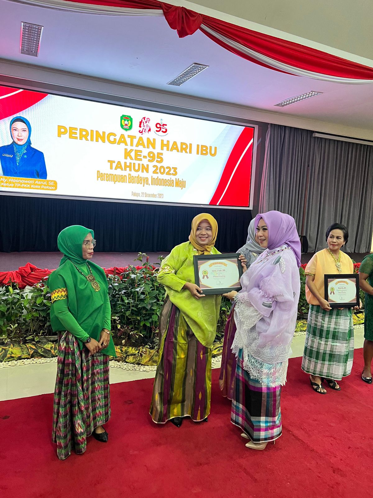 Pj Ketua TP PKK Beri Penghargaan Kepada Srikandi Stunting
