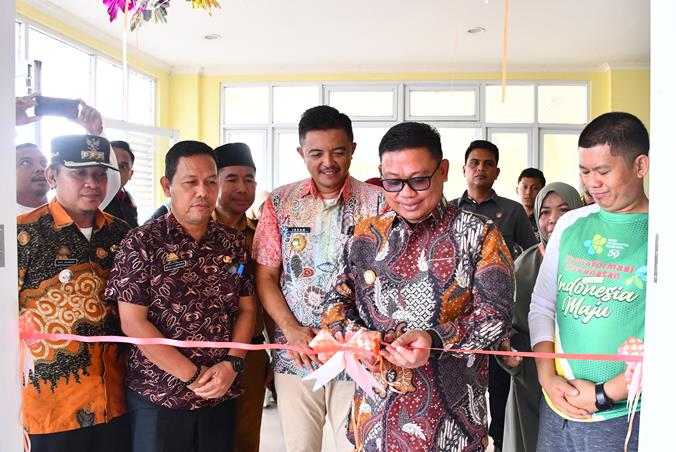 Asrul Sani Resmikan Posyandu Rusun Cabang Latimojong