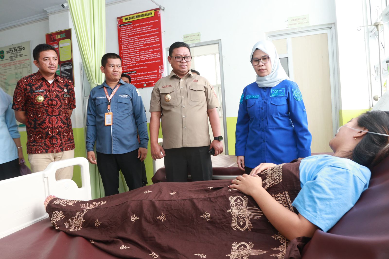 “Jumlah petugas KPPS yang sakit sebanyak 11 orang,” kata Irsan. Irsan menuturkan, jumlah petugas KPPS yang jatuh sakit berdasarkan data yang diterima pada Rabu 14 Februari 2024. “Masih diberi pelayanan. Mereka rata-rata kelelahan dan ada juga akibat sakit perut atau Dispepsia,” tuturnya. Irsan mengungkapkan, jumlah petugas KPPS yang akan mendapat perawatan kemungkinan akan bertambah. Pasalnya, masih ada beberapa yang sedang proses pengimputan. “Sampai dengan malam ini, sedang dalam proses penginputan. Masih ada beberapa yang belum selesai melapor,” ungkapnya. “Untuk saat ini, ada yang dirawat di rumah sakit dan ada yang mendapat perawatan memadai di rumah,”