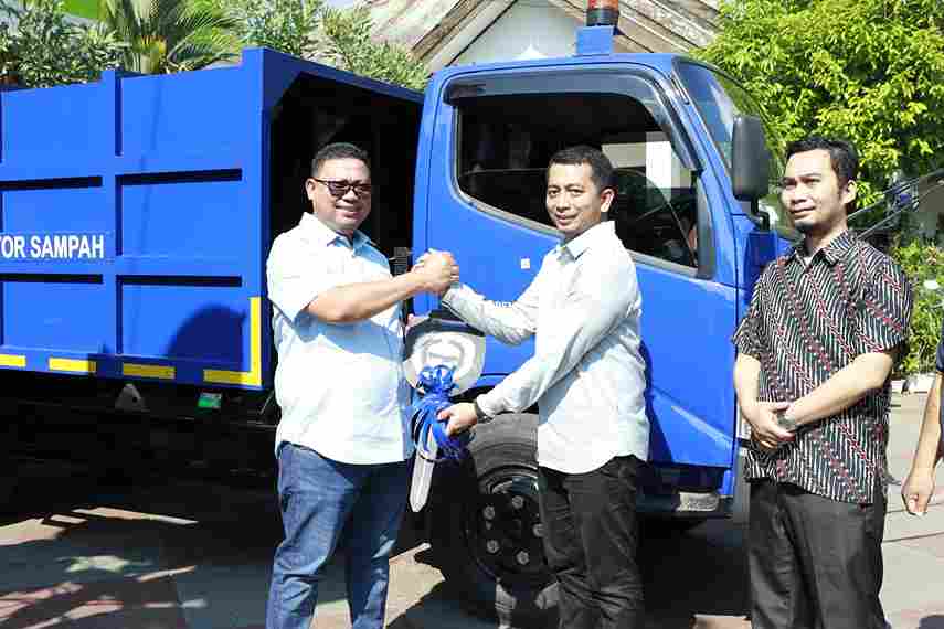 DLH PalopoTerima Mobil Bak Compactor Sampah, Semoga Kebersihan Kota Lebih Maksimal